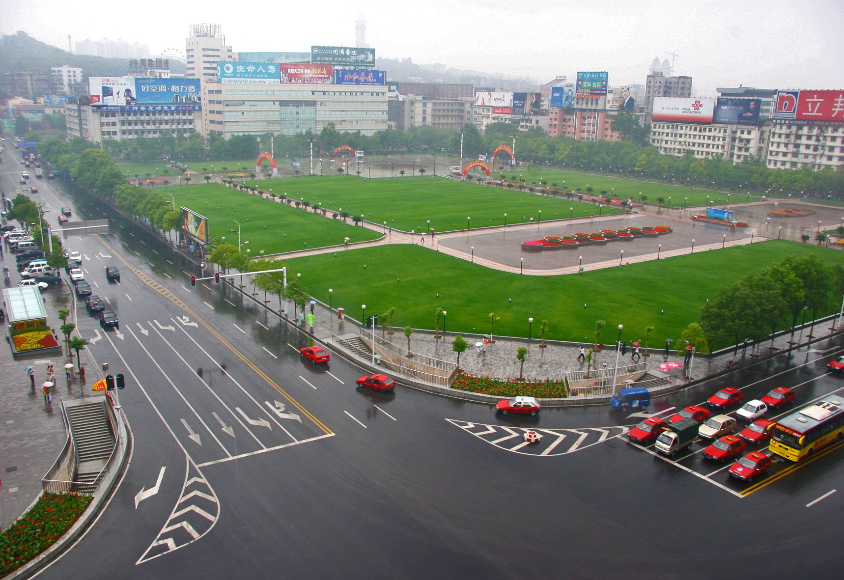 宜昌市西陵一路上段道路改造工程-中國(guó)市政金杯_副本.jpg